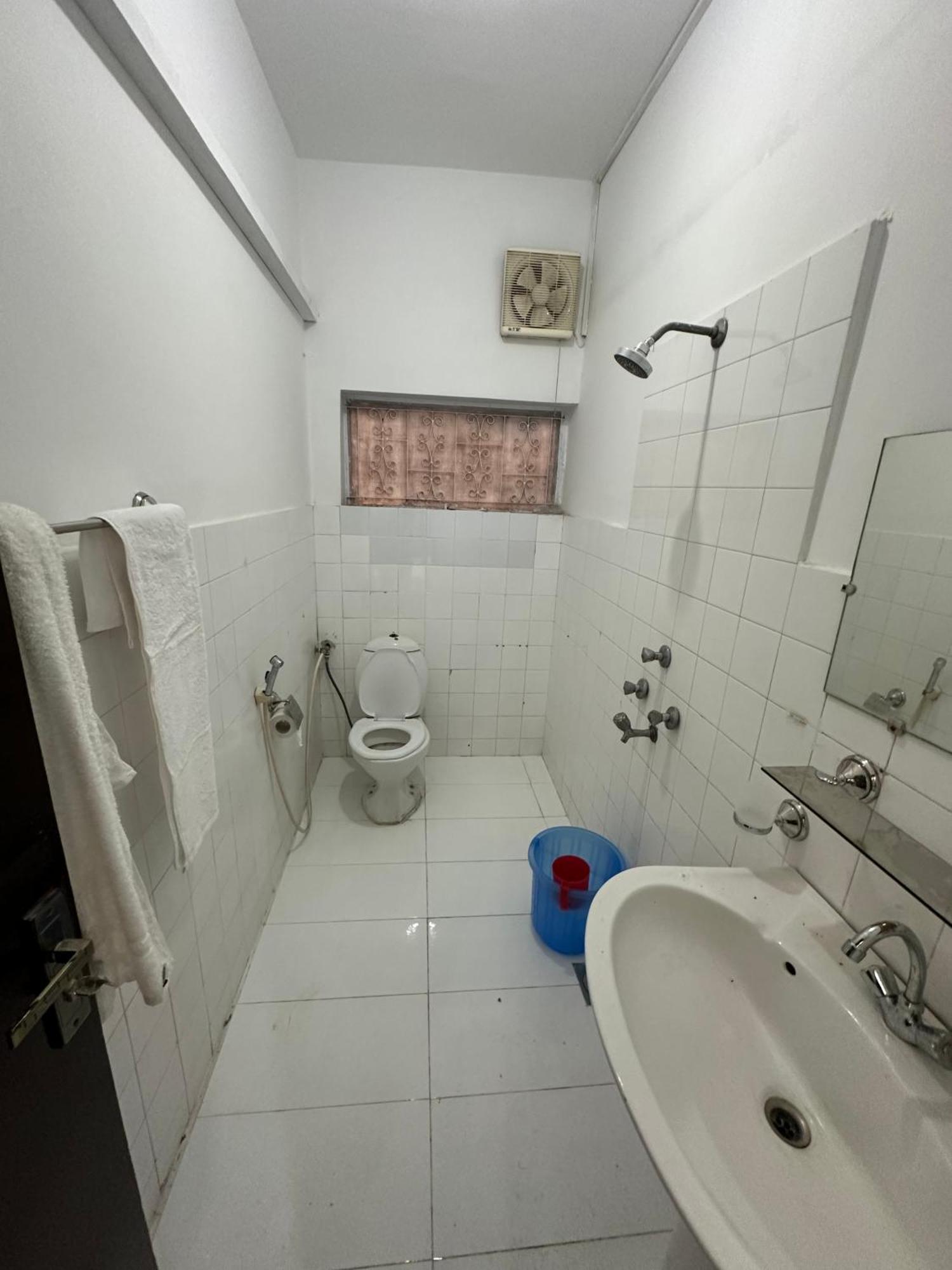 Decent Lodge Guest House Islamabad Esterno foto