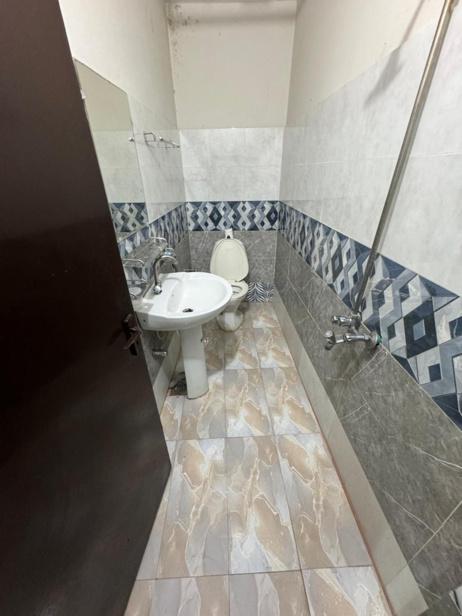 Decent Lodge Guest House Islamabad Esterno foto