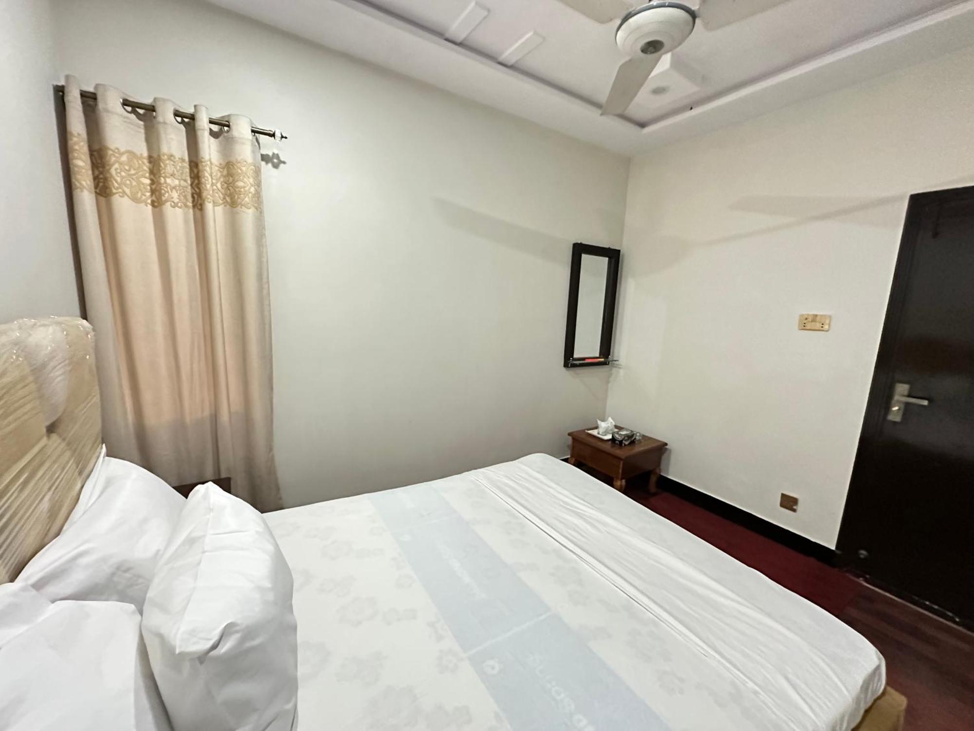 Decent Lodge Guest House Islamabad Esterno foto