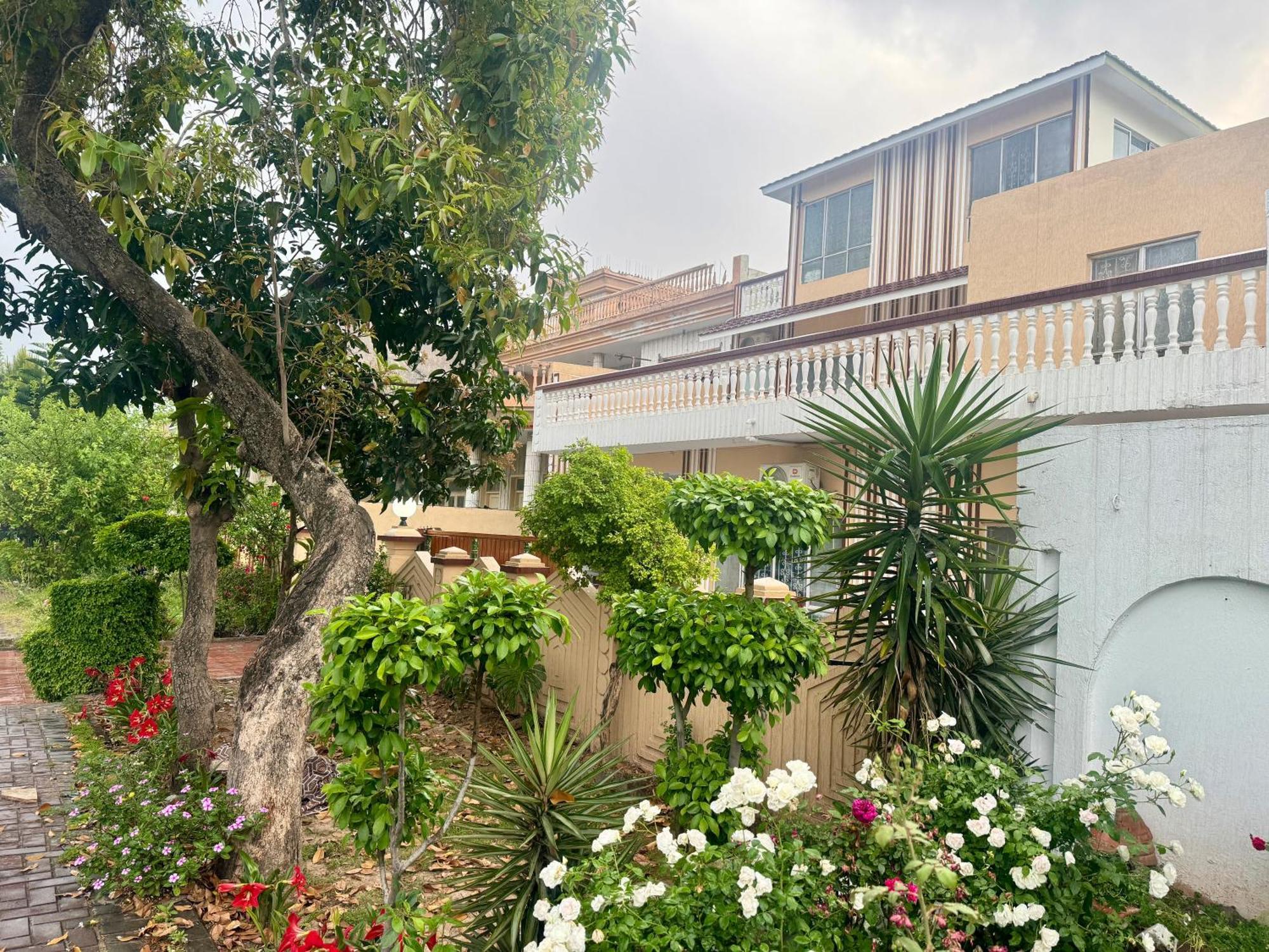 Decent Lodge Guest House Islamabad Esterno foto